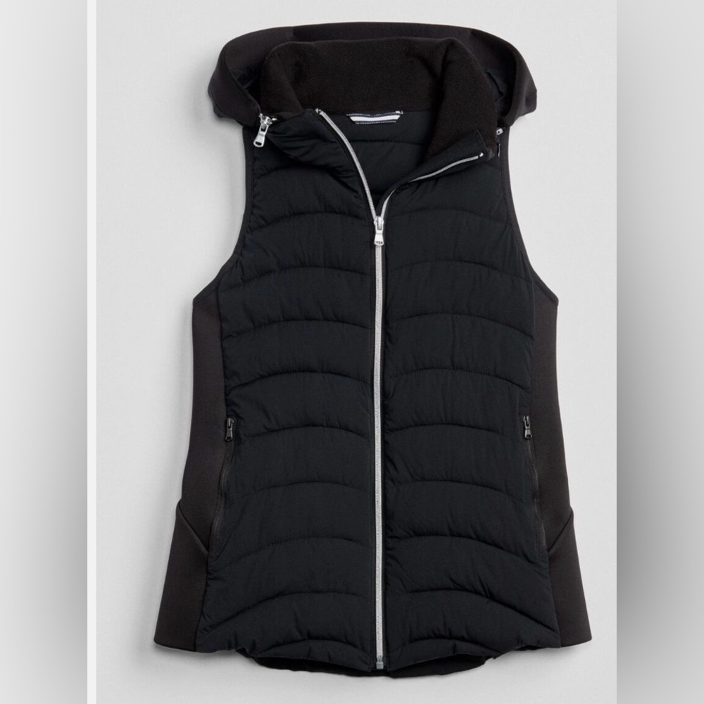 GapFit Lightweight Hooded Puffer Vest